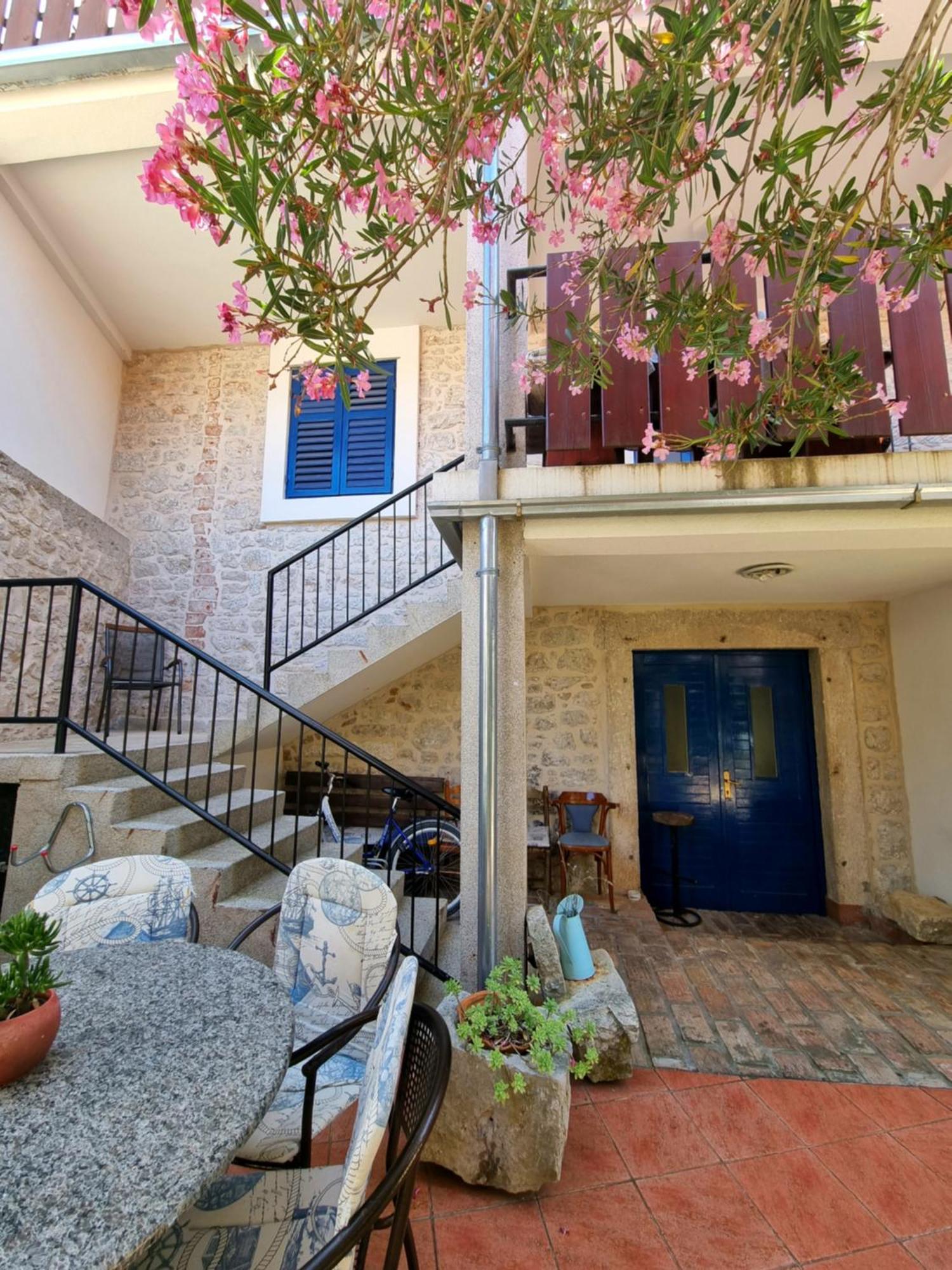 Apartments Skoljka Jezera Ngoại thất bức ảnh