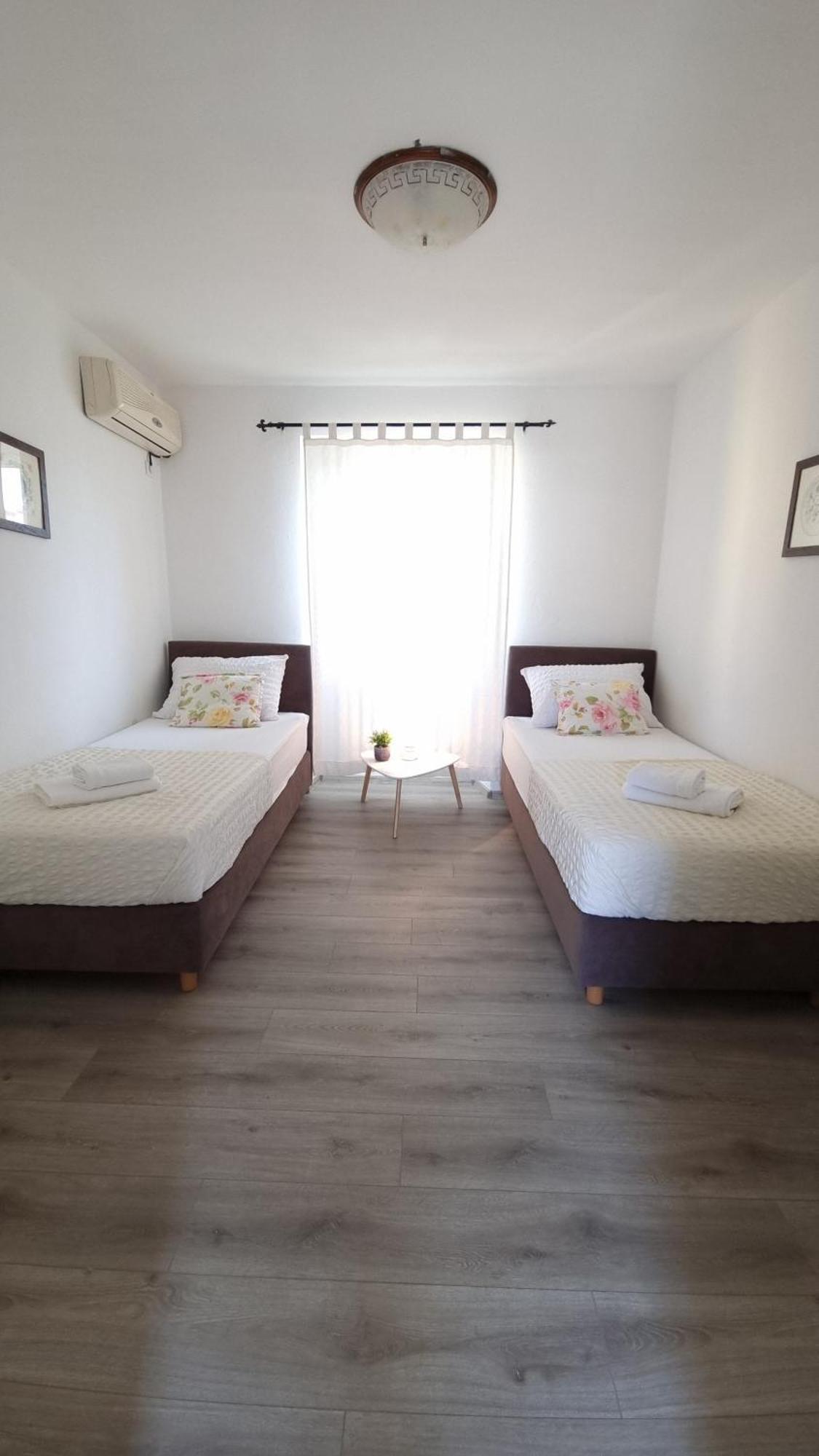 Apartments Skoljka Jezera Ngoại thất bức ảnh