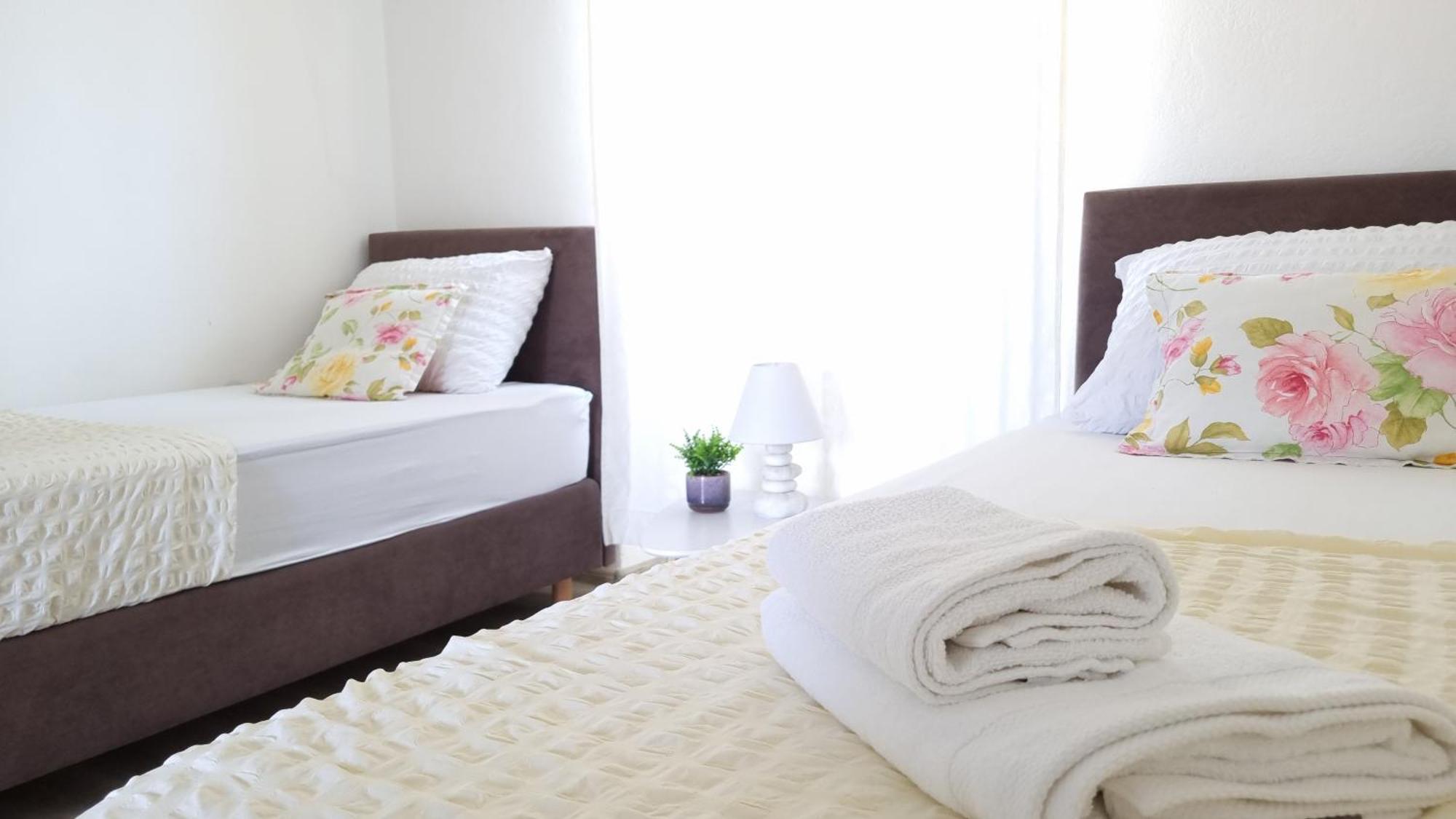 Apartments Skoljka Jezera Ngoại thất bức ảnh